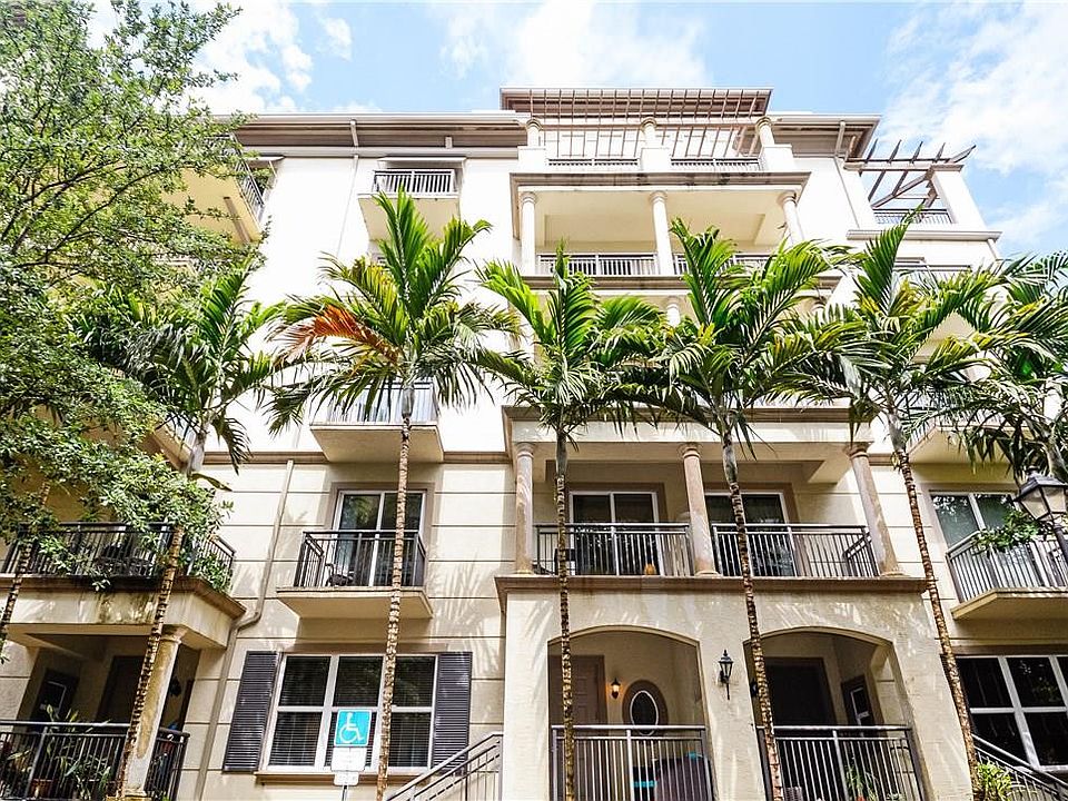 1st image of 2617 NE 14 Avenue #102