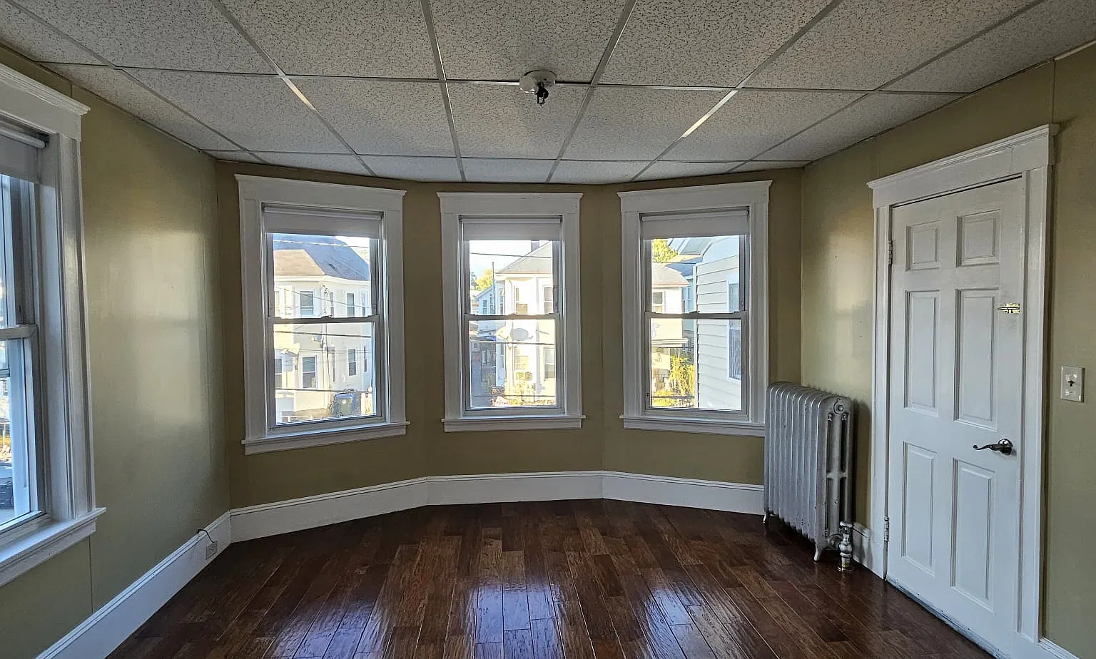 3 bed, 1300 sqft, $2,600 — Photo 3