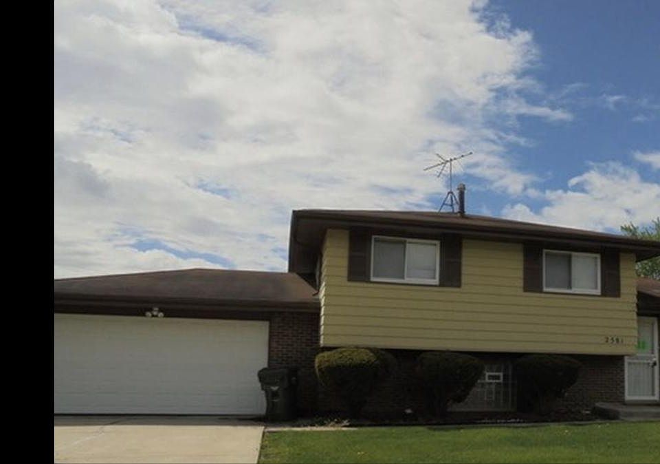 1st image of 2581 200th St