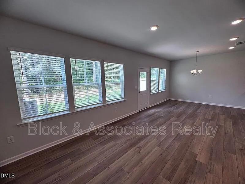 3 bed, 2.5 bath, $1,949 — Photo 4