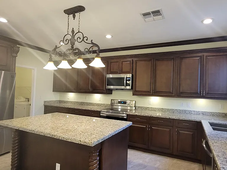 1850 E Patrick Ln — Photo 6