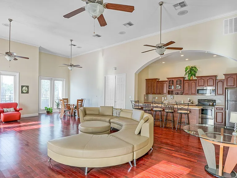 Royal Gulf Apartment Homes — Photo 6