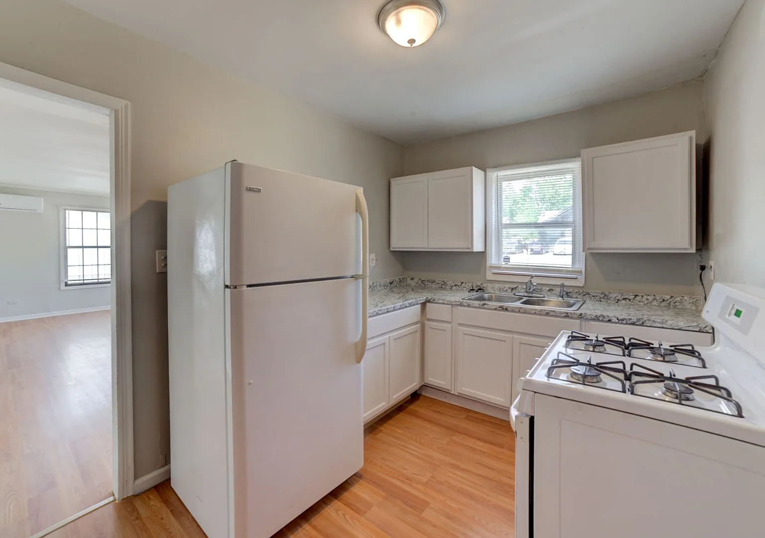 Accepts Vouchers! Newly Renovated 2 Bed / 1 Bath House! Apply Today! — Photo 4