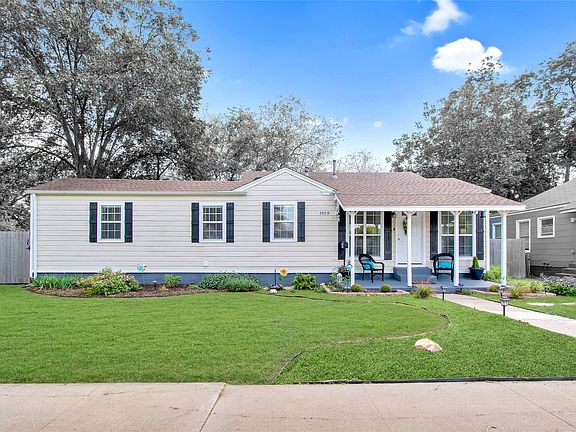 4th image of 3909 Locke Ave