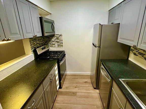 2nd image of 2425 Ashdale Dr APT 18