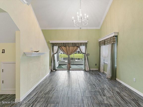 5th image of 1820 Waterford Dr APT 2
