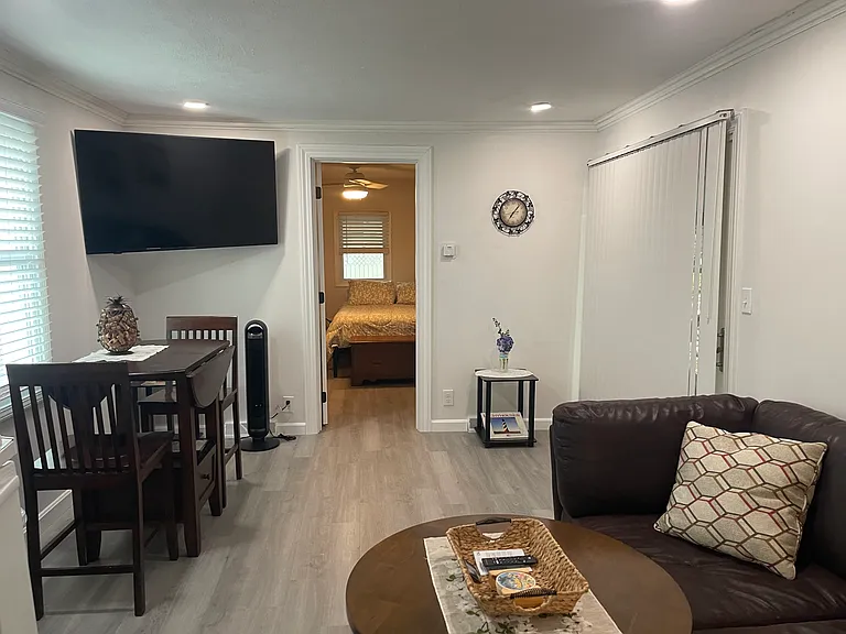 472 Washington Ave — Photo 5