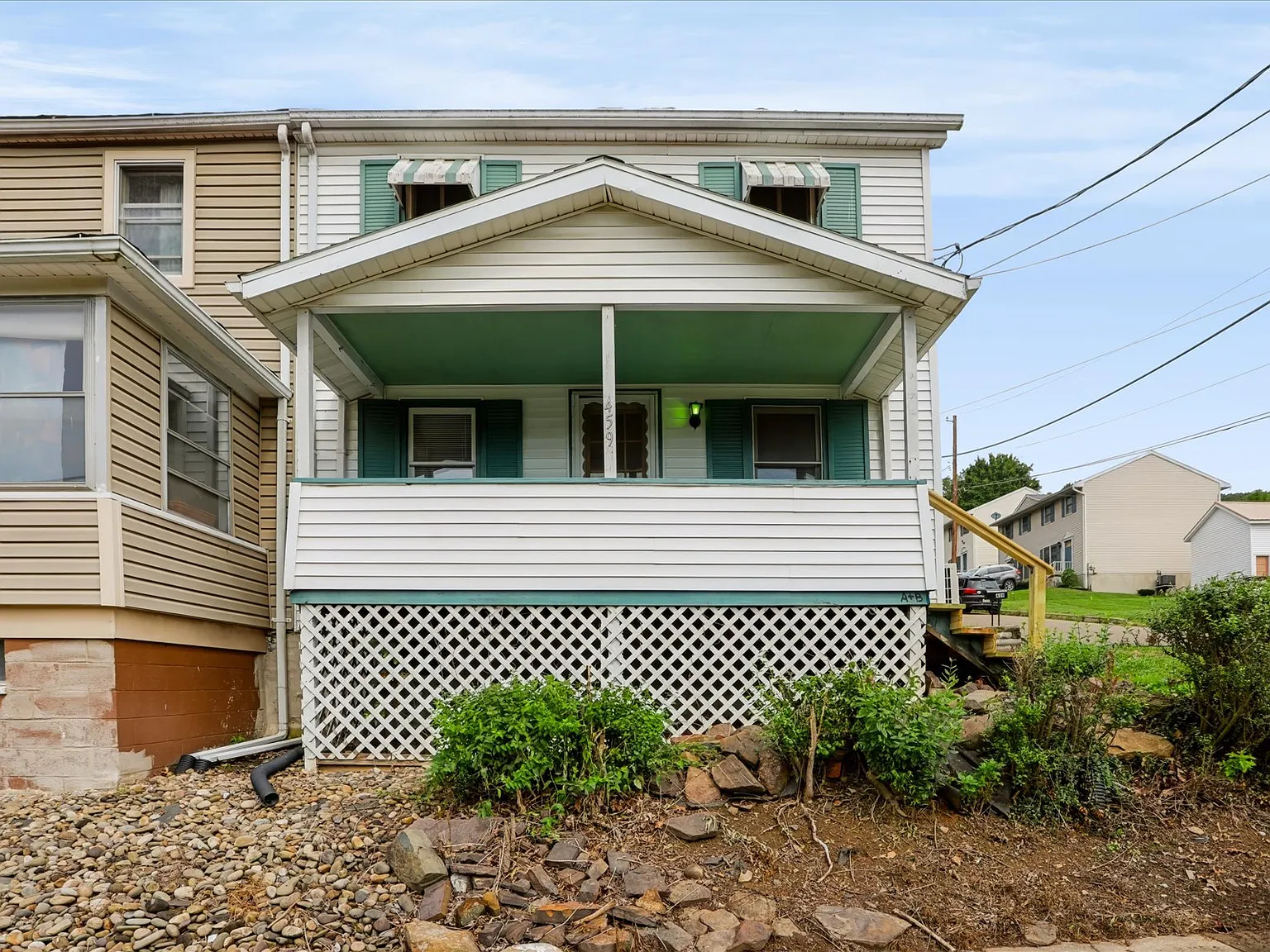 1 bed, 1.5 bath, 1080 sqft, $975 — Photo 1