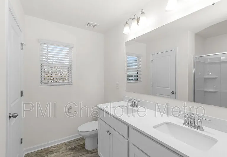 2831 Aubrey St — Photo 7