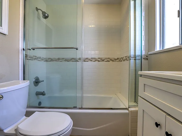 811 E Chapman Ave — Photo 33