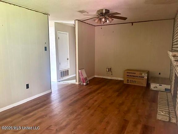 3rd image of 15324 Northwood Dr