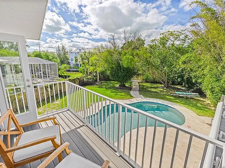 430 Island Cir — Photo 8