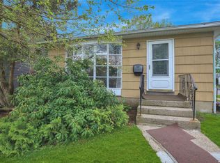 98 Parkview St, Plainview, NY 11803