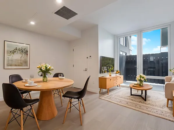 1024 Manhattan Avenue image 1 of 5