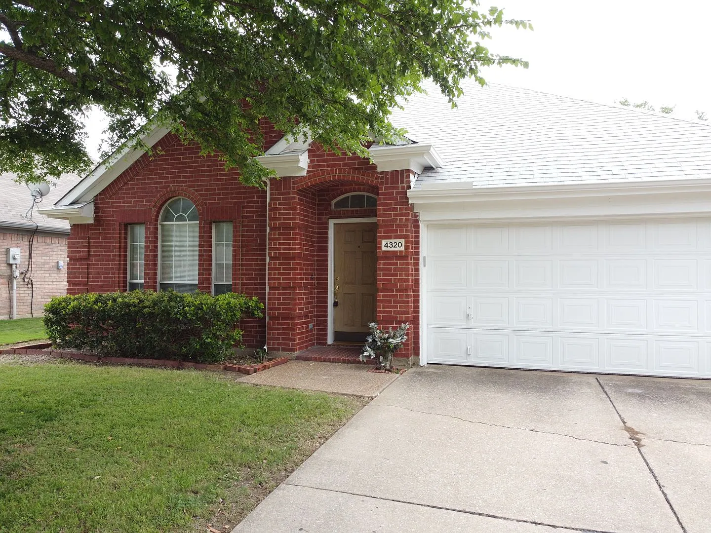 Available now Amazing home! — Photo 2