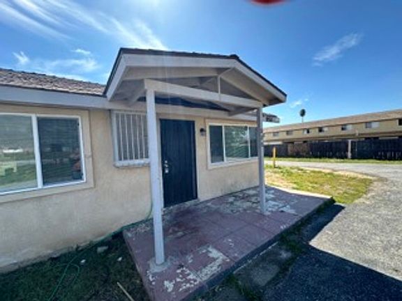 4th image of 950 E Main St APT 1