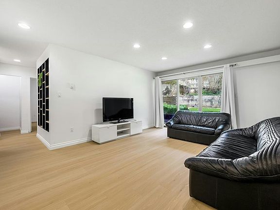 2nd image of 9857 Manchester Dr #101