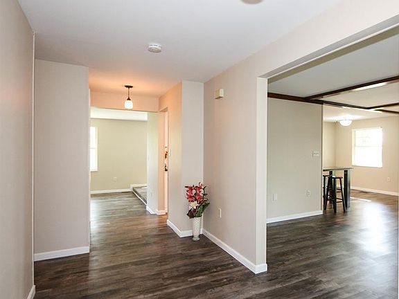4th image of 819 Pinecreek Dr