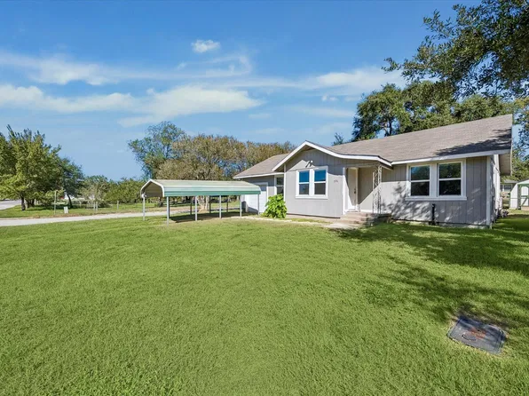 706 15th St, Hempstead, TX 77445