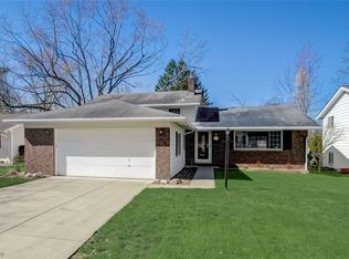 4384 Bentley Dr, North Olmsted, OH 44070