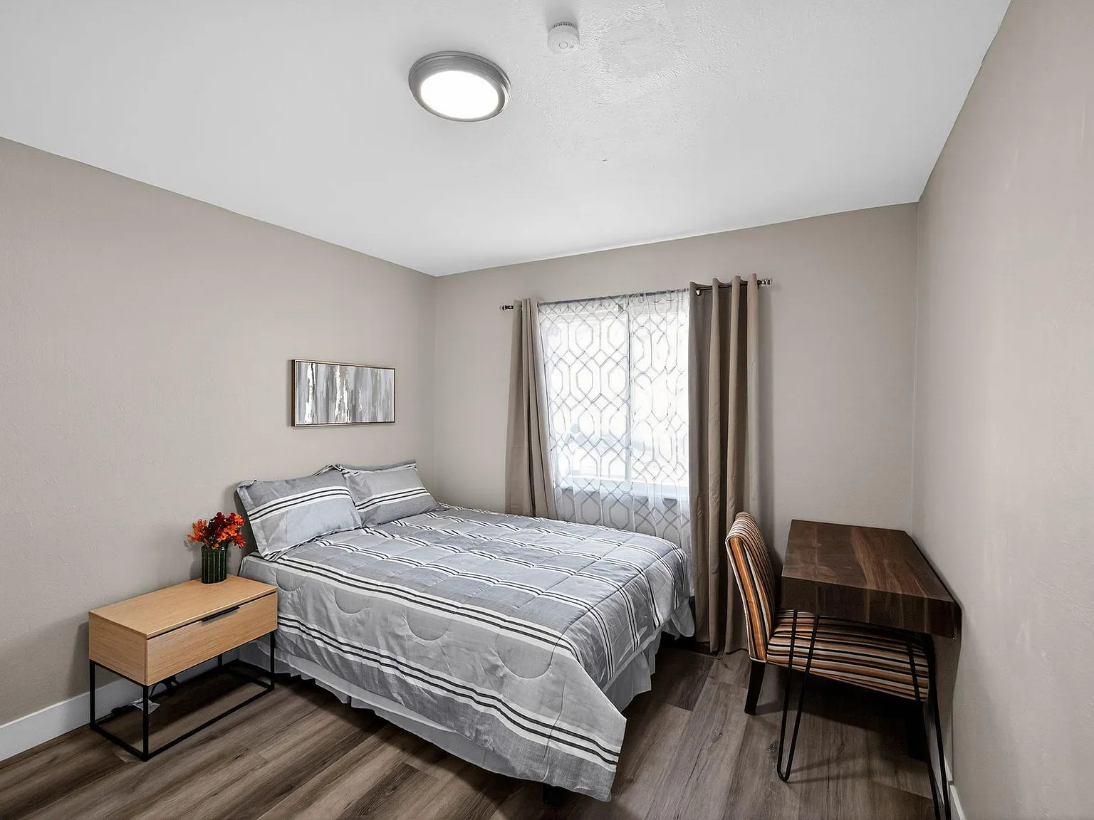 4 bed, 3.0 bath, 2600 sqft, $1,001 — Photo 2