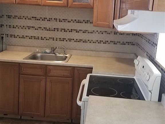 3rd image of 1500 Pecan Dr