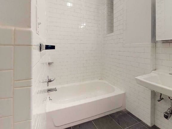 4th image of 309 E 85th St APT 1D