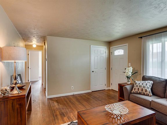 5th image of 2621 W Francis Ave