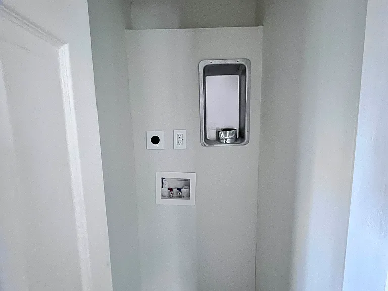 364 Woolfolk St #A — Photo 8