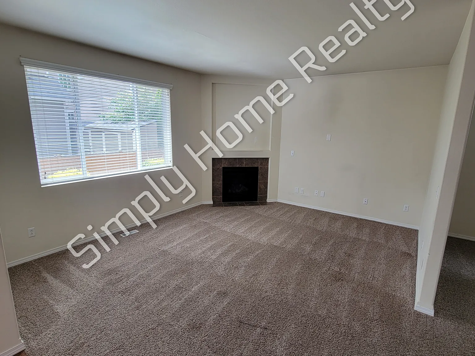 3 bed, 2.5 bath, 1915 sqft, $2,500 — Photo 2