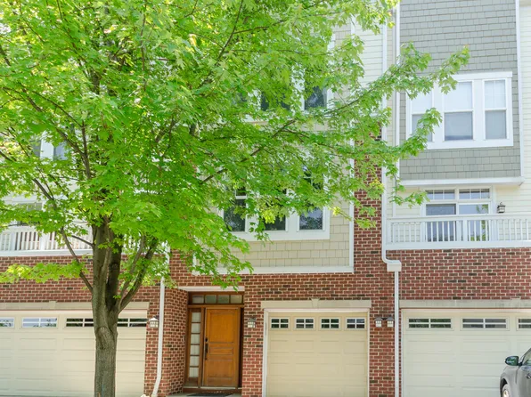 526 Grove Ln, Forest Park, IL 60130