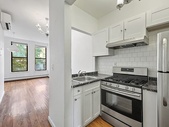 3rd image of 29 E 129th St #Townhouse 2