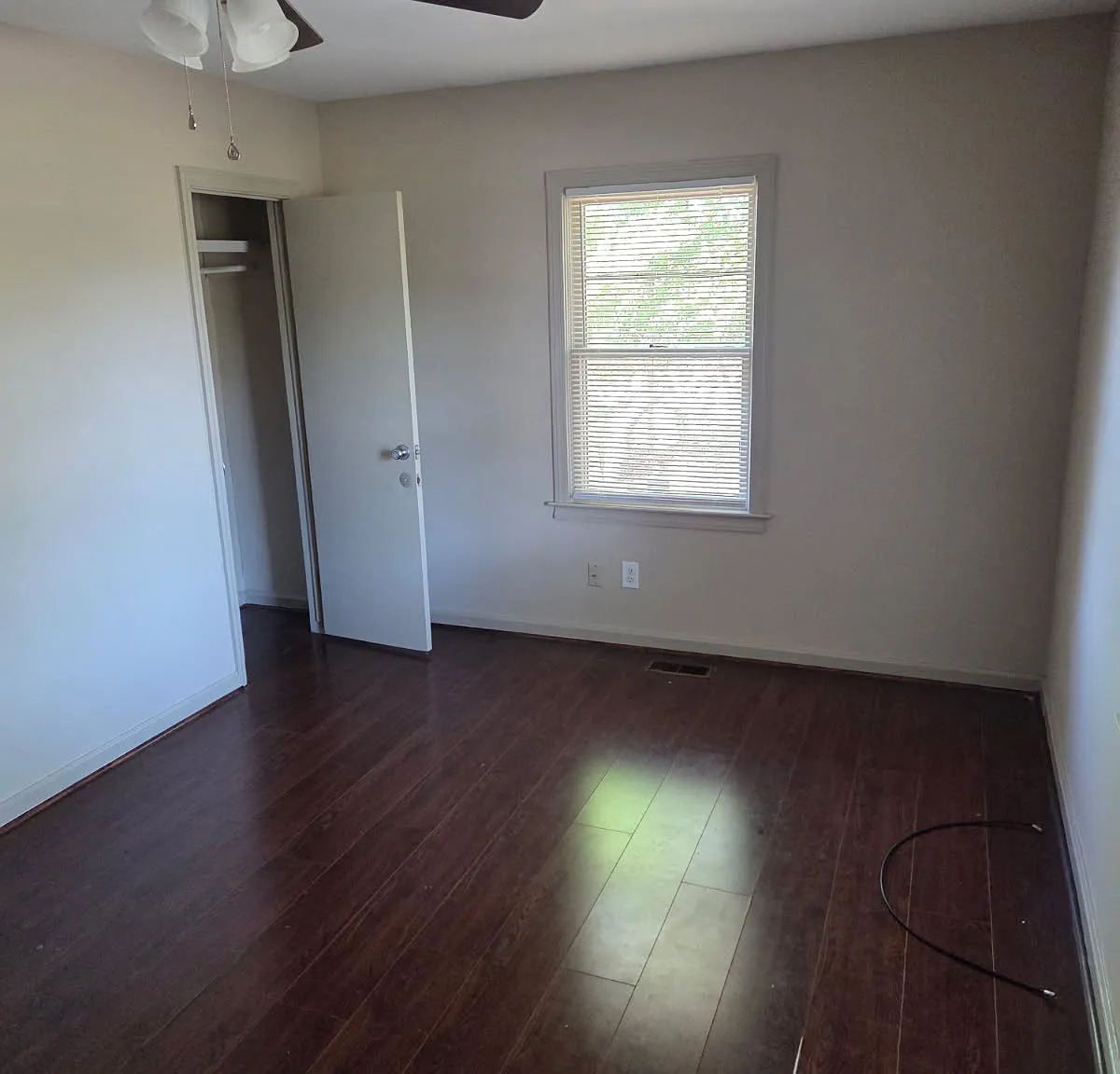 3 bed, 960 sqft, $1,200 — Photo 4