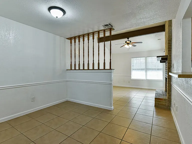 1128 Royal Crest Dr — Photo 11