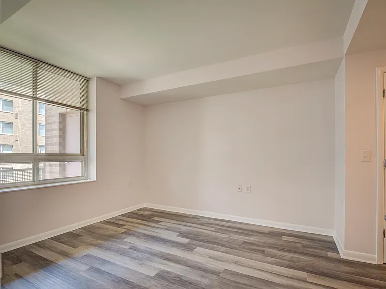 350 G St SW — Photo 19