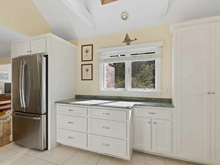 4 Wildwood Ave — Photo 3