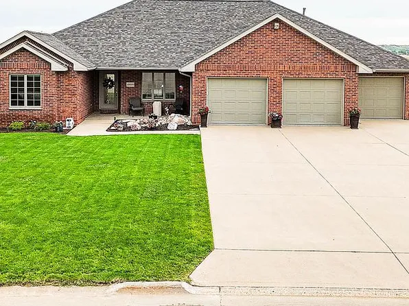 10030 Timothy St, Dubuque, IA 52003