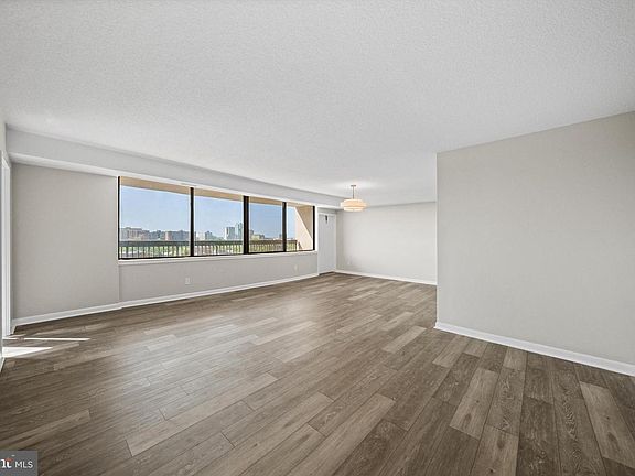 4th image of 3709 S George Mason Dr E #1107