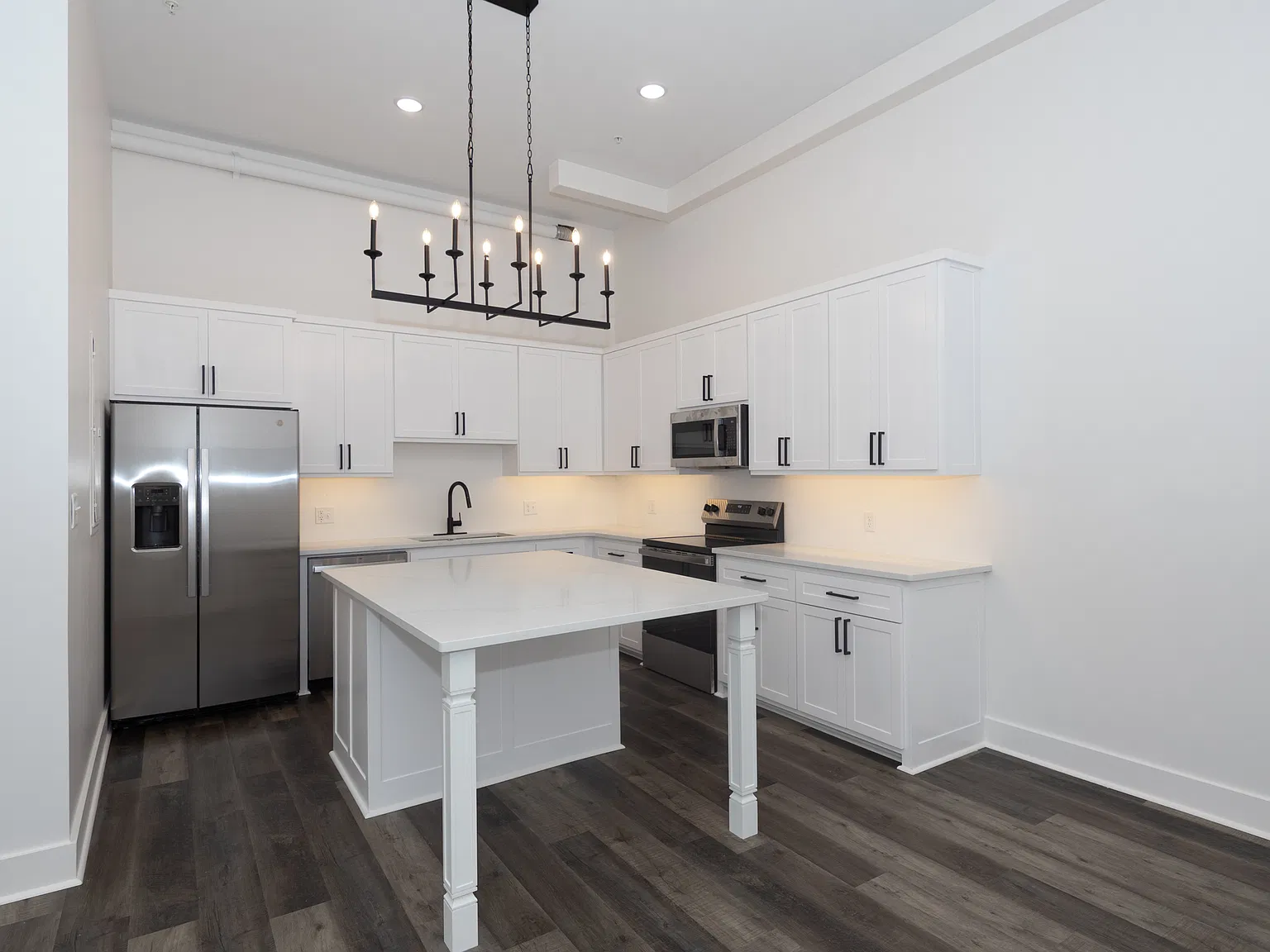 2 bed, 1200 sqft, $2,400 — Photo 2
