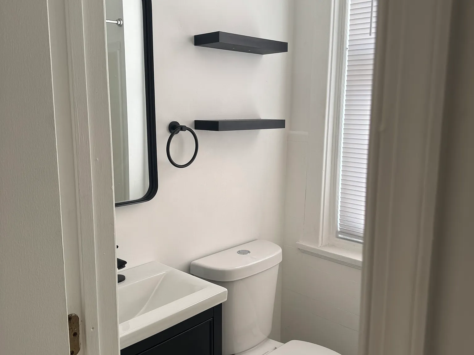 1 bed, 1100 sqft, $1,500 — Photo 4