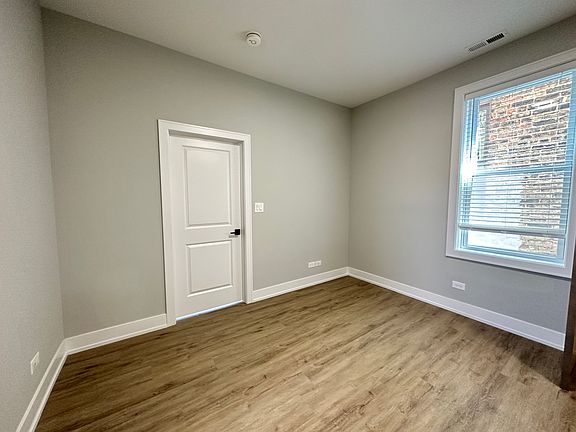 3rd image of 2142 S Fairfield Ave #1F