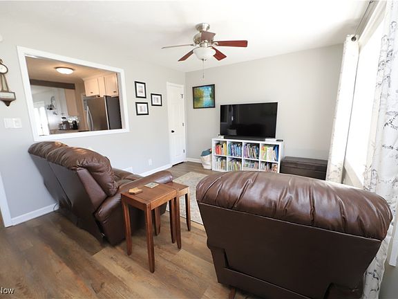 2nd image of 528 Pine St