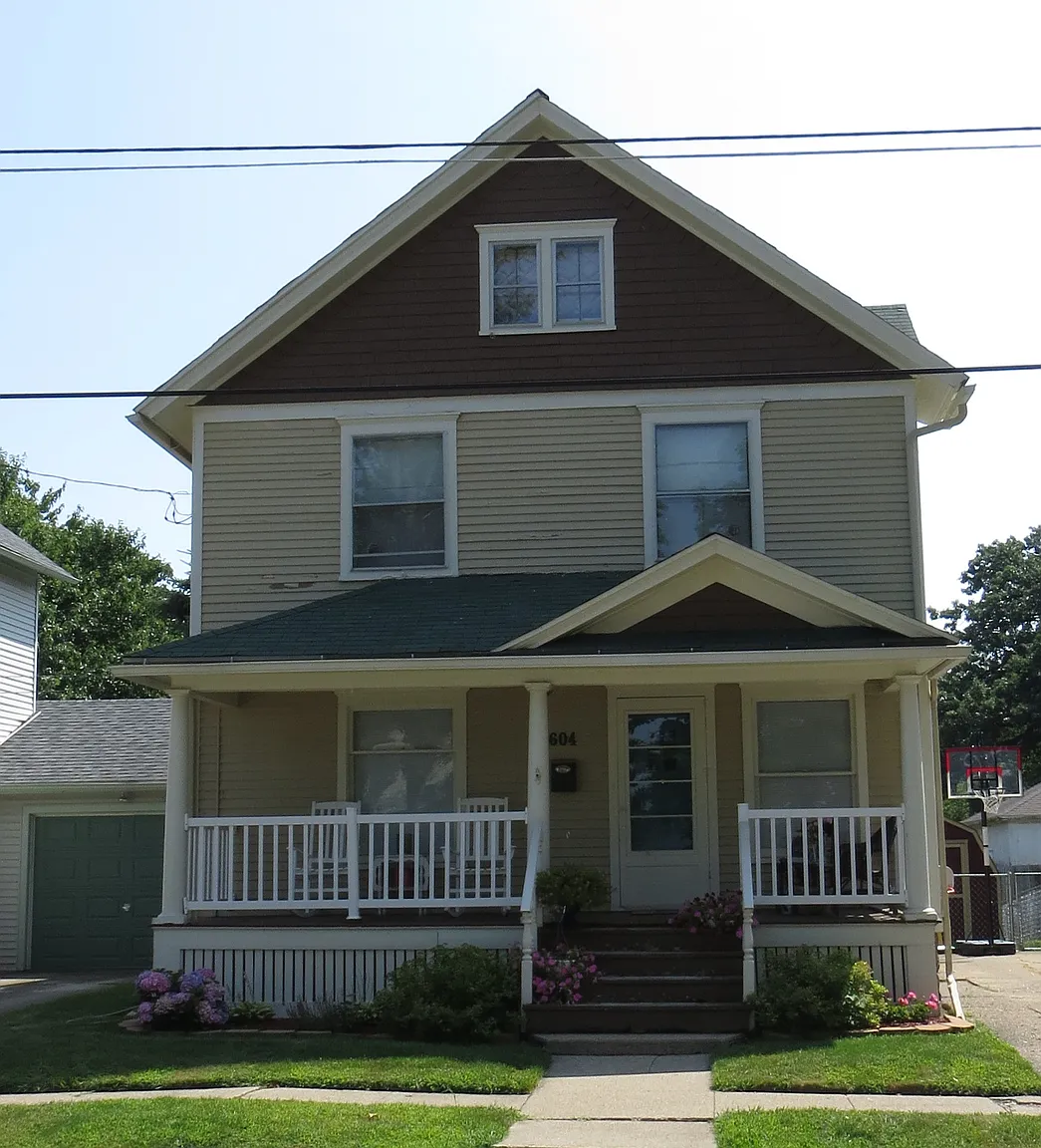 604 Bidwell St photo 1