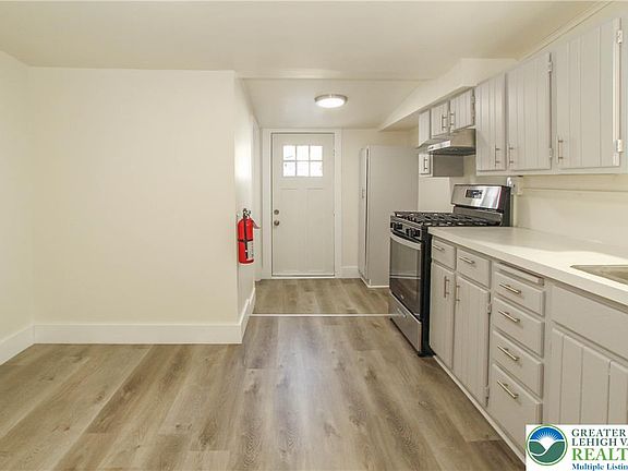 4th image of 330 Walnut St