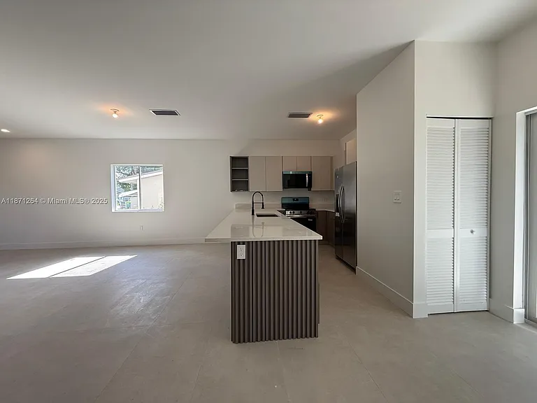 2788 NW 9th Pl — Photo 4