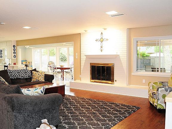 4th image of 2818 Fannin Ave