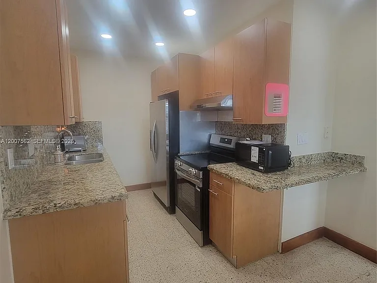 7400 Harding Ave #15 — Photo 2