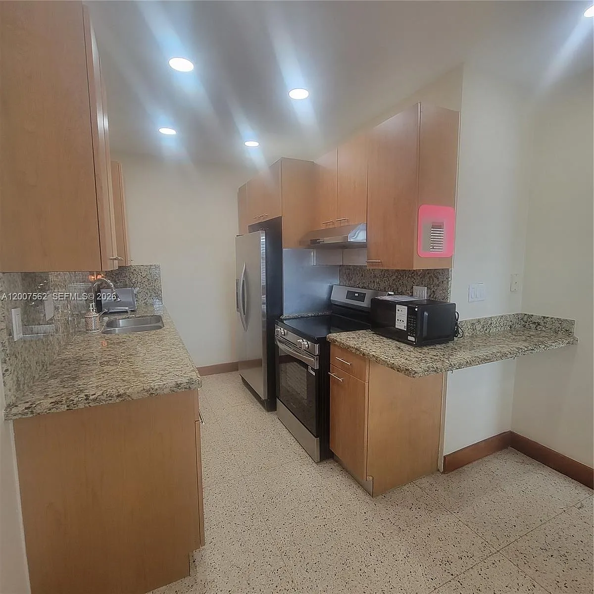 Building Photo - 7400 Harding Ave #15