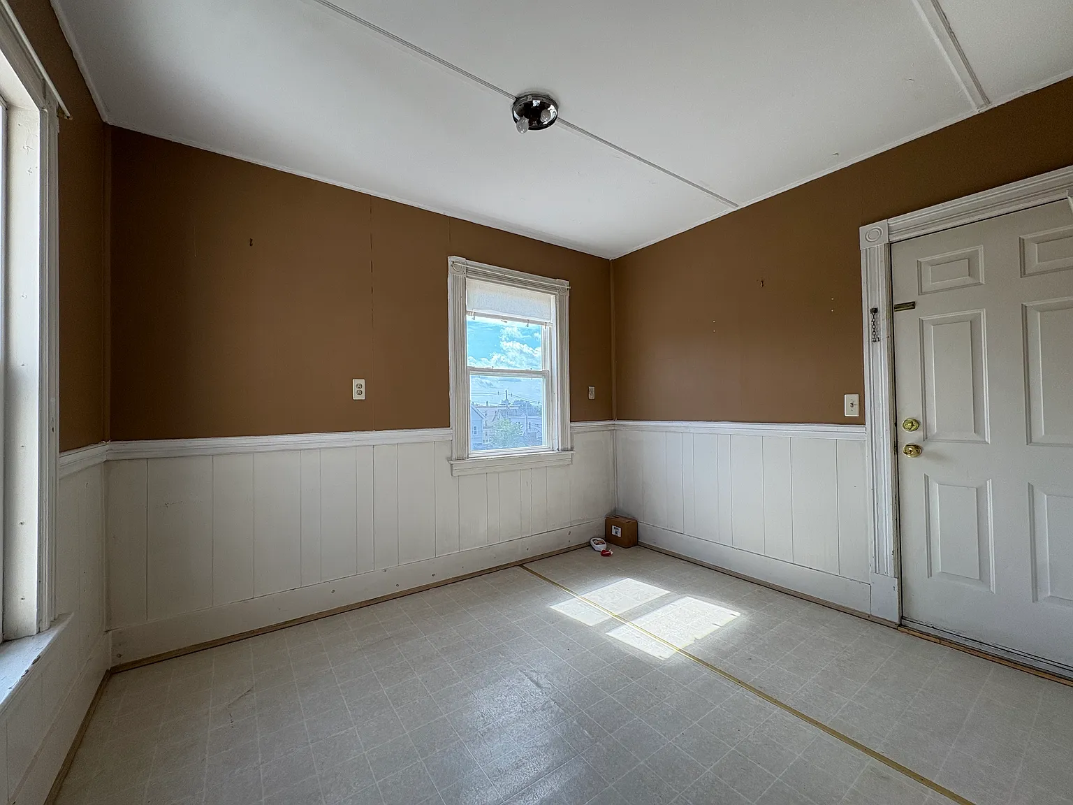 3 bed, 824 sqft, $2,000 — Photo 1