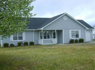 411 Foxtrace Ln, Hubert, NC 28539